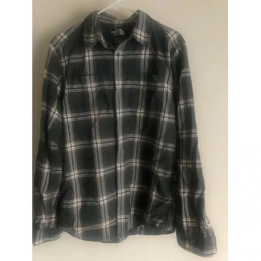 The NORTH FACE Men’s Plaid Flannel Bitton Up Shirt